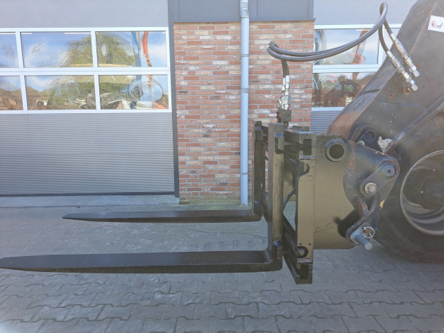 Vorkenversteller met nieuwe snelwissel Manitou verreiker